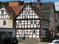AUMÜLLER-Immobilien - Charmantes Kulturdenkmal mit Nebengebäude und Hoffläche im Herzen der Altstadt - Wächtersbach