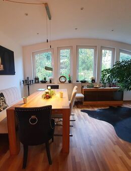 **VISTA Immobilien** Dachgeschoss-Wohnung mit idealer Aufteilung-Fernblick und Wohlfühl-Atmosphäre - Mühltal