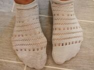 Getragene schmutzige Socken weiß - Hamburg