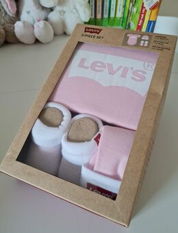 Levi´s Geschenkset / Geschenkbox Newborn rosa (68 / 6-12 Monate) - Lehrte