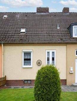 TT bietet an: Gepflegte Doppelhaushälfte mit Garten, Stellplatz und Raum für Ideen! - Wilhelmshaven