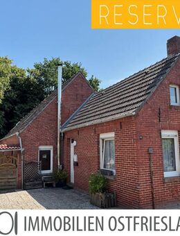 Sanierungsbedürftiges Einfamilienhaus mit Carport, kleinem Garten in zentraler Lage. - Krummhörn