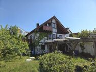 Gepflegtes EFH (Wfl. 130 m²) mit Doppelgarage, Garten, Terrasse und Balkon in begehrter Siedlungslage von Zeil a. M. - Zeil (Main)