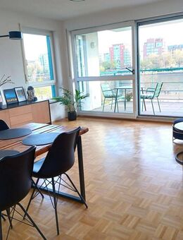 Helle Zwei-Zimmer-Wohnung direkt am Main - Frankfurt (Main)
