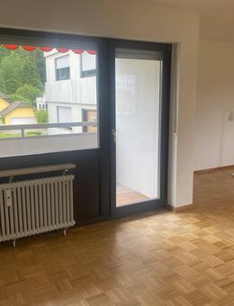 Höchberg, 2 Zi-Wohnung ca.62 qm, neue EBK, frisch renoviert, TG, KM 700 EUR - Höchberg