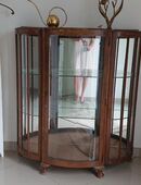 Sehr elegante antike Vitrine – schlicht, zeitlos & ein besonderes Accessoire in 68766