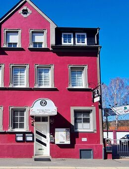 Sanierte Stadtvilla mit Gastronomie und Wohnungen: 10-fach Soll - Rehau