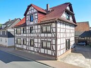 Großes Wohnhaus mit Scheune und Bauland im Ortskern von Großenritte - Baunatal