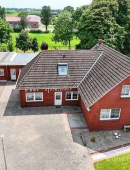 Ortskern Ditzum: Wohnhaus mit 4 Wohneinheiten und weitläufigem Garten - Jemgum