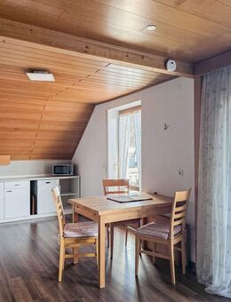 Charmantes Zweifamilienhaus mit großem Garten in idyllischer Lage nahe Oettingen in Bayern - Megesheim