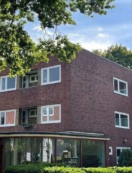 Sehr geräumige und top sanierte Endetagenwohnung in verkehrsgünstiger Lage - Hamburg