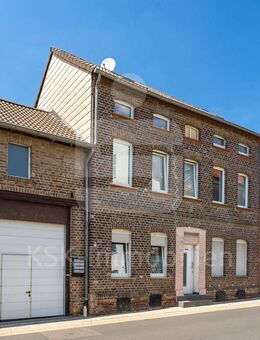 Zweifamilienhaus mit Anbau. - Erftstadt