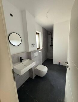 Kernsaniert Wohnung mit Balkon - Kuhardt