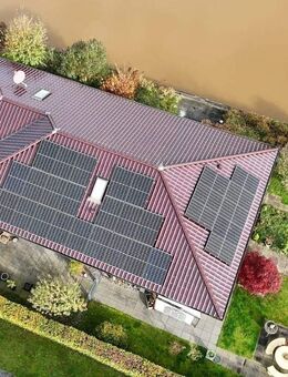 Bungalow -Wohnen am Wasser- Bootsanleger, Eckgrundstück, Garten, hochwertige EBK, HWR, Gäste Bad, große Garage, Photovoltaikanlage, Wärmepumpe........ - Rhede (Ems)