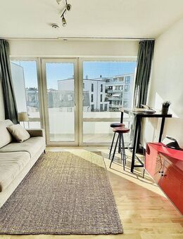 Sonnige 1-Zimmer-Wohnung mit großen Balkon am Winterhuder Marktplatz - Hamburg