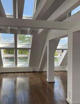 Sehr individuell - Dachgeschoss im Loft-Style 2-Zimmer Altbau-Wohnung mit Balkon - Düsseldorf