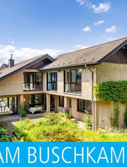 Gartenidylle pur! Zweifamilienhaus mit Garage und Carport - Bielefeld