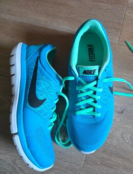 Nike Schuhe - Merching