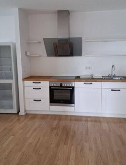 Individuelle 3-Zimmer-Wohnung mit Balkon in einem wunderschönen Rückgebäude eines denkmalgeschützten Anwesens - Fürth