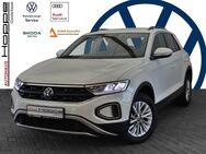 VW T-Roc, 2.0 TDI Life a b, Jahr 2022 - Ganderkesee