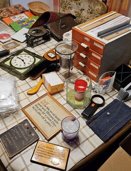 y11) Flohmarktkiste 02 Trödel Kiste Glas Dekoartikel Büro Bilderalben Bilderrahmen - Garbsen