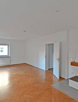 Rüttenscheider Herzblatt! Bezugsklare 2-Raum-Altbau-Wohnung im EG mit Balkon und Kamin - Essen