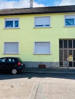 Zweifamilienhaus in ruhiger Wohngegend von Oberhausen (Wohnrecht OG) - Oberhausen-Rheinhausen