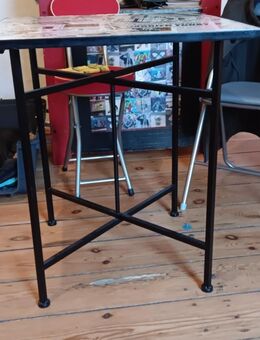 Kleiner Tisch - Berlin