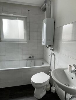 Zweitbezug nach Sanierung: 3 Zimmer • 65 m² • neues Bad • Balkon in N-Maxfeld - Nürnberg