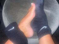 Füße Füße Füße in Größe 37 , Fotos , getragene Socken , Strümpfe, Nylons - Hannover