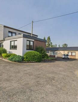 Zwei Häuser ein Preis- Mehrgenerationshaus mit 3 Wohnungen ! - Hellenthal