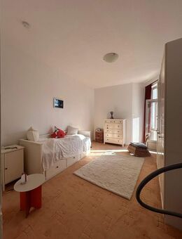 Wohnung in UNI-Nähe in gepflegtem Altbau - Kiel