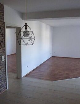 Frisch renovierte 2,5-Zimmer-Wohnung mit Balkon und Tiefgaragenstellplatz.Ihr perfektes Zuhause zum Wohlfühlen und Gestalten! - Reichelsheim (Wetterau)