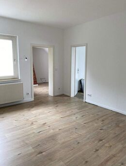 Hell, gemütlich, zentrumsnah: Schön geschnittene 4-Zi.-Whg. zwischen Edelhoffpark und Allee-Center - Remscheid