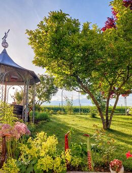 Klassisches Einfamilienhaus mit Einliegerwohnung, Doppelgarage und großem Garten in Altertheim - Altertheim