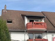 Charmante 2-ZKB-DG-Wohnung mit 2 Balkonen und Garage im 3-Fam.-Haus in bester Feldrandlage - Viernheim