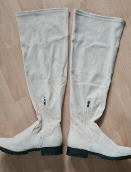 Overknee Stiefel flacher Absatz / Farbe beige / Größe 43 - Marl (Nordrhein-Westfalen)