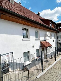 3 Familien-Zuhause. 2 Wohnungen sind vermietet. Frei wird große Wohnung mit 7 Zimmern auf 159 m². - Sankt Georgen (Schwarzwald)