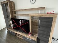 TV-Wohnwand in Holz-Optik – viel Stauraum & modern - Chemnitz