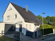 von privat: Einfamilienhaus zentrale,ruhige & naturangrenzende Lage; 8 Zimmer; Erstbezug 2013; 220qm zzgl. 62qm ausgebauter Spitzboden+23qm Nutzfläche - Feucht