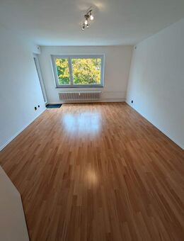 3-Zimmer-Wohnung mit Balkon, Parkblick & neuen Fenstern (2025) - Lübeck