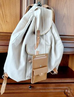 UNBENUTZT Rucksack mit Lederriemen und ein Leder Brustbeutel - Hannover Buchholz-Kleefeld