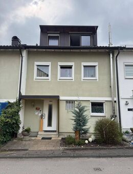 **Platzwunder mit Sonnenergie - Reihenmittelhaus mit Solaranlage und Familienkomfort** - Backnang