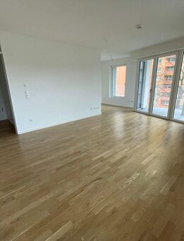 Fühlen Sie sich frei! Neubauwohnung mit vielen Fenstern und großzügigem Balkon - Erlangen