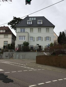 Top ausgestattete 3 Zimmer Wohnung in Halbhöhenlage mit Weitblick, 2 Balkonen und Garage - Stuttgart