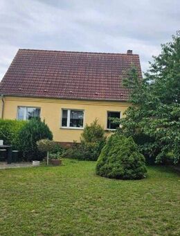Gemütliches Familienhaus mit Keller, viel Nebengelass und einem großzügigen Garten in ruhiger Lage - Glewitz