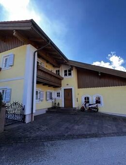 Attraktives Ein-Zweifamilienhaus mit Einliegerappartement in ruhiger und sonniger Dorflage von Piding mit herrlichem Bergblick! - Piding