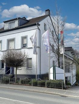 / Starkes Investment in Hüsten: 8 Wohnungen & 1 Gewerbeeinheit im Paket! - Arnsberg