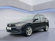 VW Tiguan, Life 110kW Life, Jahr 2021 - Schleusingen