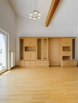 Gepflegte Dachgeschosswohnung mit großzügiger Terrasse und Stellplatz in Waiblingen zu verkaufen. - Waiblingen